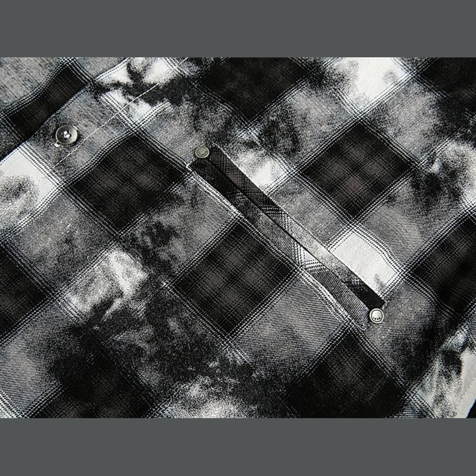 Men’s Black and White Long Sleeve Shirt